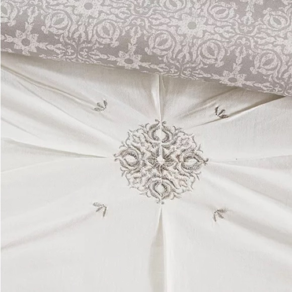 Madison Park Malia Embroidered 5-Pc. Comforter Set King - Picture 7 of 8